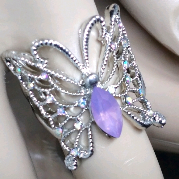 Gorgeous Butterfly Ring - Picture 2 of 5